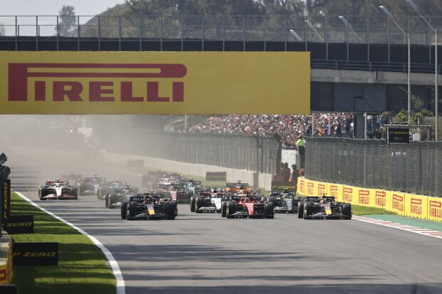 Charles Leclerc Sergio Perez Max Verstappen Daniel Ricciardo Lewis Hamilton Ferrari Ferrari F1Red Bull Red Bull F1AlphaTauri AlphaTauri F1Mercedes Mercedes F1 ~Charles Leclerc (Ferrari), Sergio Perez (Red Bull), Max Verstappen (Red Bull), Daniel Ricciardo (AlphaTauri) und Lewis Hamilton (Mercedes) ~ Charles Leclerc Sergio Perez Max Verstappen Daniel Ricciardo Lewis Hamilton Ferrari Ferrari F1Red Bull Red Bull F1AlphaTauri AlphaTauri F1Mercedes Mercedes F1 ~Charles Leclerc (Ferrari), Sergio Perez (Red Bull), Max Verstappen (Red Bull), Daniel Ricciardo (AlphaTauri) und Lewis Hamilton (Mercedes) ~