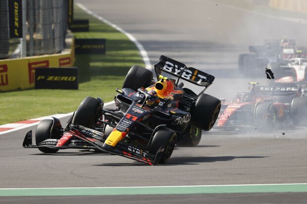 Charles Leclerc Sergio Perez Ferrari Ferrari F1Red Bull Red Bull F1 ~Charles Leclerc (Ferrari) und Sergio Perez (Red Bull) ~ Charles Leclerc Sergio Perez Ferrari Ferrari F1Red Bull Red Bull F1 ~Charles Leclerc (Ferrari) und Sergio Perez (Red Bull) ~