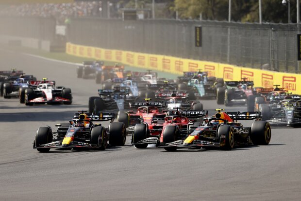Max Verstappen Charles Leclerc Sergio Perez Ferrari Ferrari F1Red Bull Red Bull F1 ~Max Verstappen (Red Bull), Charles Leclerc (Ferrari) und Sergio Perez (Red Bull) ~ Max Verstappen Charles Leclerc Sergio Perez Ferrari Ferrari F1Red Bull Red Bull F1 ~Max Verstappen (Red Bull), Charles Leclerc (Ferrari) und Sergio Perez (Red Bull) ~