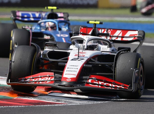 Titel-Bild zur News: Nico Hülkenberg im Haas vor Pierre Gasly im Alpine beim Formel-1-Rennen in Mexiko 2023