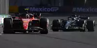 Carlos Sainz im Ferrari vor George Russell im Mercedes beim Formel-1-Rennen in Mexiko 2023