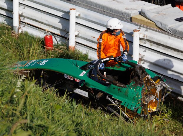 Wrack des Autos von Ukyo Sasahara Wrack des Autos von Ukyo Sasahara