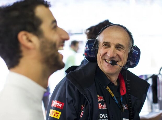 Titel-Bild zur News: Daniel Ricciardo und Franz Tost bei Toro Rosso