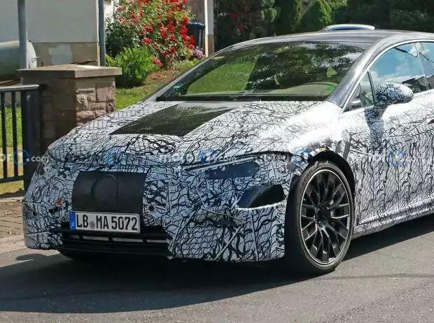 Mercedes-AMG GT4 als Erlkönig Titel-Bild zur News: Mercedes-AMG GT4 als Erlkönig