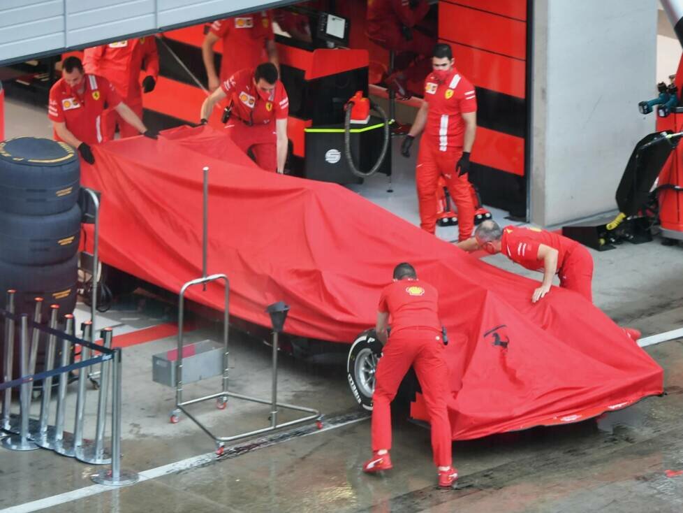 Ein abgedeckter Ferrari