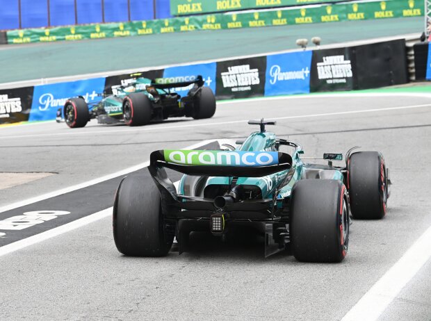 Titel-Bild zur News: Fernando Alonso und Lance Stroll (Aston Martin AMR23) im Qualifying zum Formel-1-Rennen in Brasilien 2023