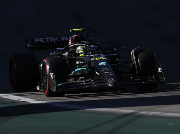 Lewis Hamilton im Mercedes W14 beim Formel-1-Sprint 2023 in Brasilien Lewis Hamilton im Mercedes W14 beim Formel-1-Sprint 2023 in Brasilien
