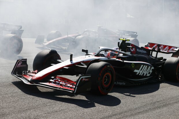Guanyu Zhou Nico Hülkenberg Haas Haas F1 ~Guanyu Zhou (Alfa Romeo) und Nico Hülkenberg (Haas) ~ 
