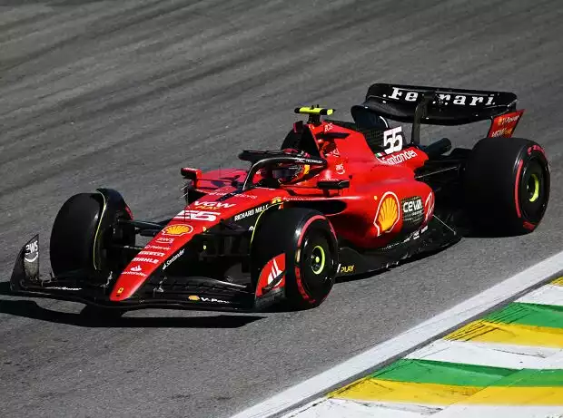 Carlos Sainz beim Formel-1-Rennen in Brasilien 2023 Titel-Bild zur News: Carlos Sainz beim Formel-1-Rennen in Brasilien 2023