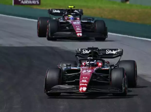 Guanyu Zhou, Valtteri Bottas Titel-Bild zur News: Guanyu Zhou, Valtteri Bottas