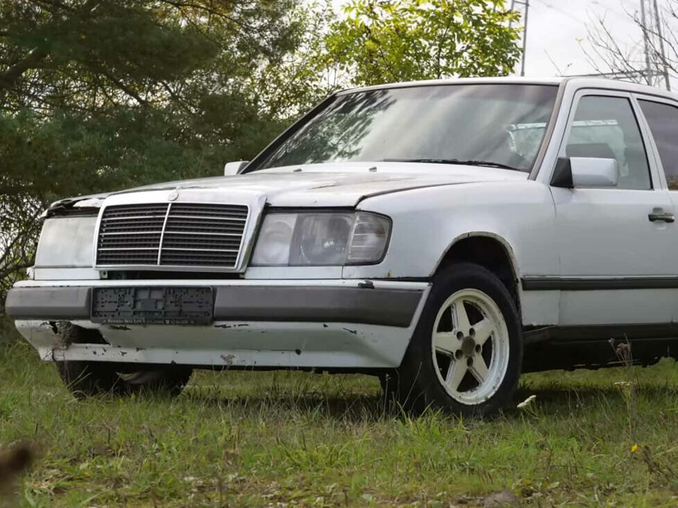 Verlassener Mercedes-Benz 200 D (W124)