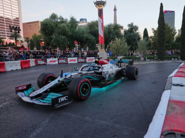 Titel-Bild zur News: Mercedes-Showrun in Las Vegas