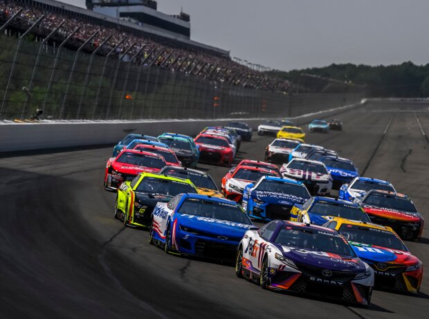 Titel-Bild zur News: Start zum NASCAR-Rennen auf dem Pocono Raceway 2022