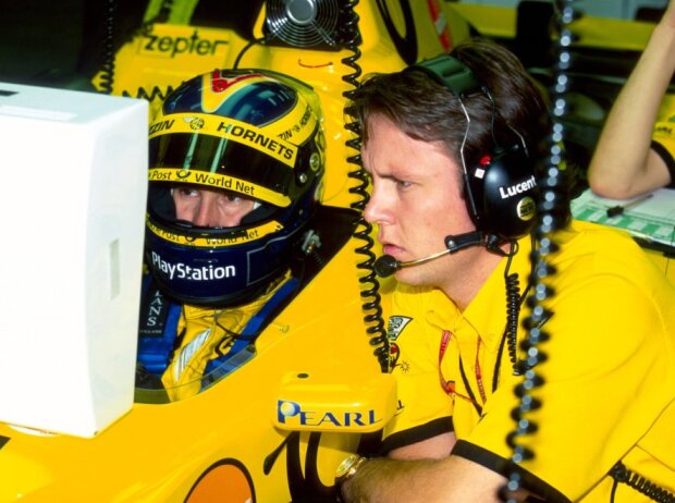 Heinz-Harald Frentzen (Jordan) und Renningenieur Sam Michael beim Formel-1-Rennen in Indianapolis