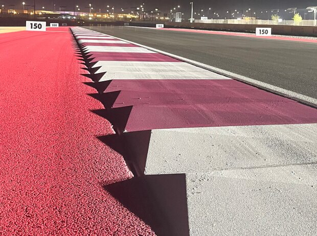 Titel-Bild zur News: Randsteine am Lusail International Circuit in Katar