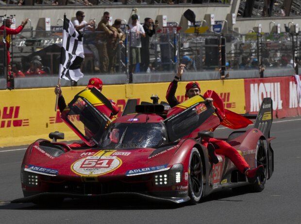 Alessandro Pier Guidi, James Calado, Antonio Giovinazzi, Zielflagge Alessandro Pier Guidi, James Calado, Antonio Giovinazzi, Zielflagge