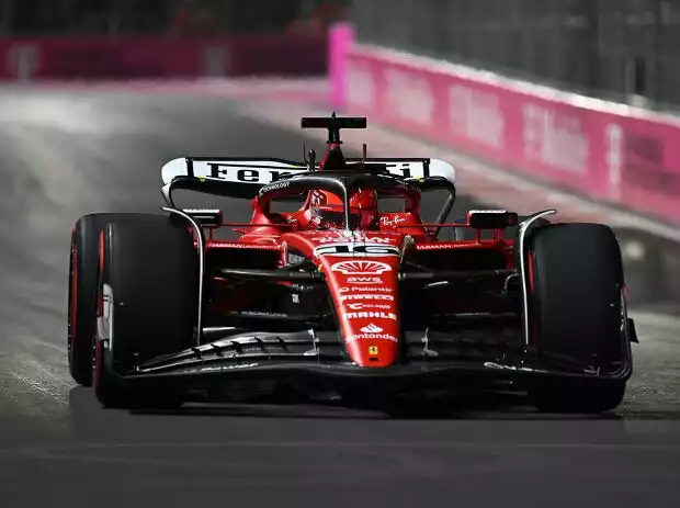 Titel-Bild zur News: Charles Leclerc (Ferrari SF-23) im Training zum Formel-1-Rennen in Las Vegas 2023