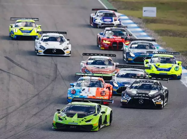 Start zu einem Rennen des ADAC GT Masters Titel-Bild zur News: Start zu einem Rennen des ADAC GT Masters