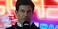 Bild zum Inhalt: Eklat in Pressekonferenz: Toto Wolff und Frederic Vasseur rasten aus!
