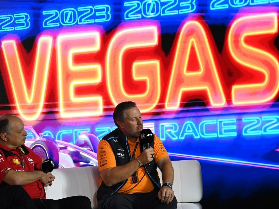 Frederic Vasseur (Ferrari) und Zak Brown (McLaren) in der Formel-1-Pressekonferenz in Las Vegas 2023