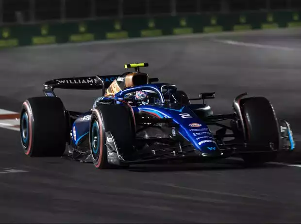 Logan Sargeant (Williams FW45) beim Qualifying zum Formel-1-Rennen in Las Vegas 2023 Titel-Bild zur News: Logan Sargeant (Williams FW45) beim Qualifying zum Formel-1-Rennen in Las Vegas 2023