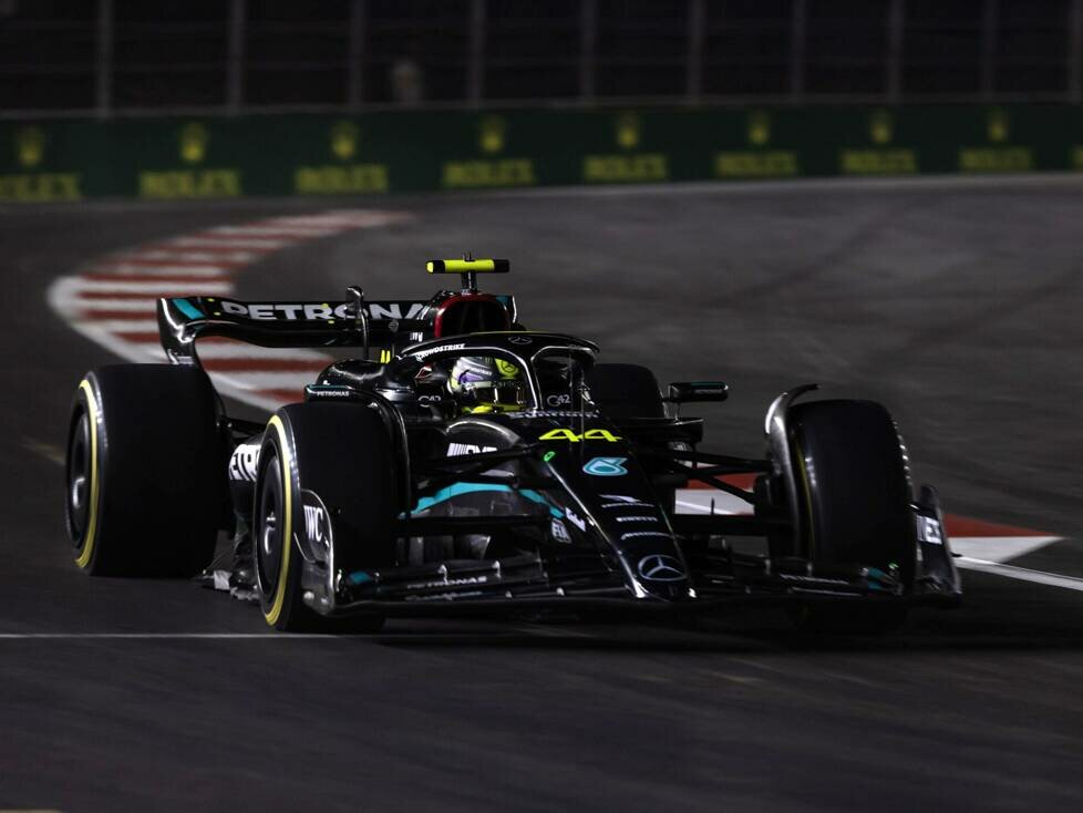 Lewis Hamilton im Mercedes W14 beim Formel-1-Qualifying in Las Vegas 2023