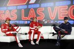 Carlos Sainz (Ferrari), Charles Leclerc (Ferrari) und Max Verstappen (Red Bull) 