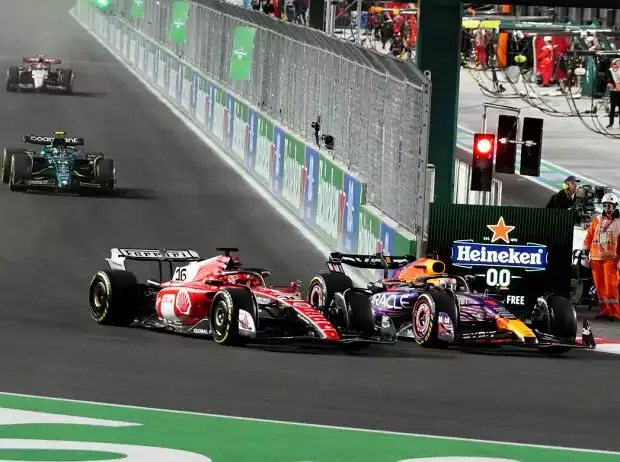 Titel-Bild zur News: Charles Leclerc (Ferrari SF-23) und Max Verstappen (Red Bull RB19) kämpfen am Stsrt zum Formel-1-Rennen in Las Vegas