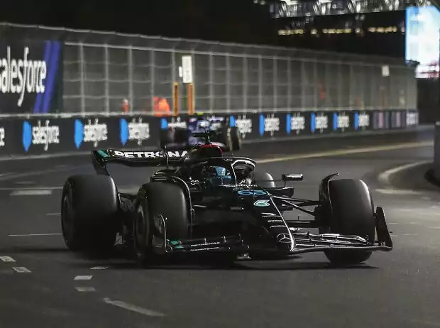 George Russell (Mercedes W14) beim Formel-1-Rennen in Las Vegas 2023 Titel-Bild zur News: George Russell (Mercedes W14) beim Formel-1-Rennen in Las Vegas 2023
