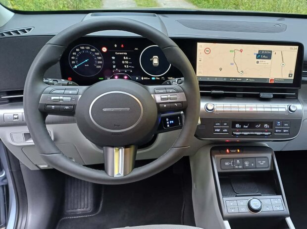 Cockpit des Hyundai Kona