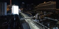 Ein Formel-1-Auto vor der nächtlichen Kulisse der Spielerstadt Las Vegas 2023