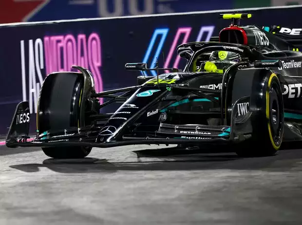 Lewis Hamilton im Mercedes W14 beim Formel-1-Rennen in Las Vegas 2023 Titel-Bild zur News: Lewis Hamilton im Mercedes W14 beim Formel-1-Rennen in Las Vegas 2023