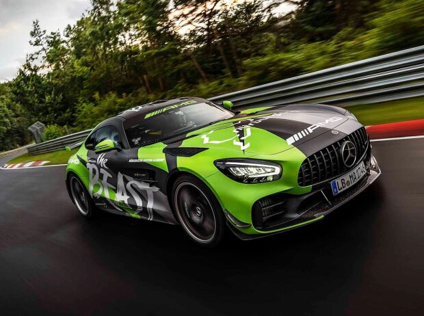 Titel-Bild zur News: Gutschein für eine Co-Pilot-Fahrt im Mercedes-AMG GT R PRO