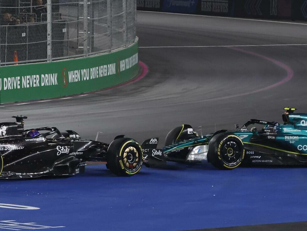 Valtteri Bottas im Alfa Romeo C43 und Fernando Alonso im Aston Martin AMR23 in Kurve 1 von Las Vegas 2023