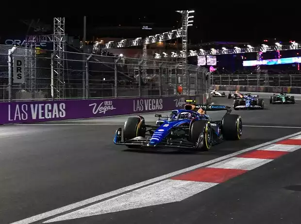 Logan Sargeant beim Formel-1-Rennen 2023 in Las Vegas Titel-Bild zur News: Logan Sargeant beim Formel-1-Rennen 2023 in Las Vegas
