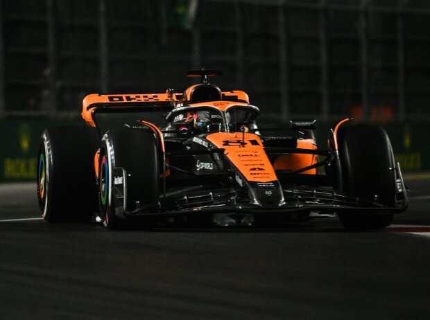Titel-Bild zur News: McLaren verliert bei flachem Flügel nach eigenen Angaben übermäßig viel Abtrieb