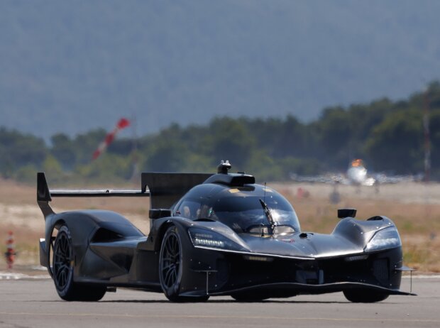 Der Alpine A424 bei Testfahrten Der Alpine A424 bei Testfahrten