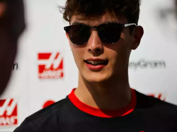 Titel-Bild zur News: Oliver Bearman (Haas) vor dem Formel-1-Rennen in Abu Dhabi 2023