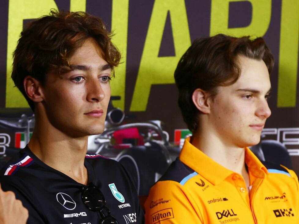 George Russell und Oscar Piastri in der Formel-1-Pressekonferenz in Abu Dhabi 2023