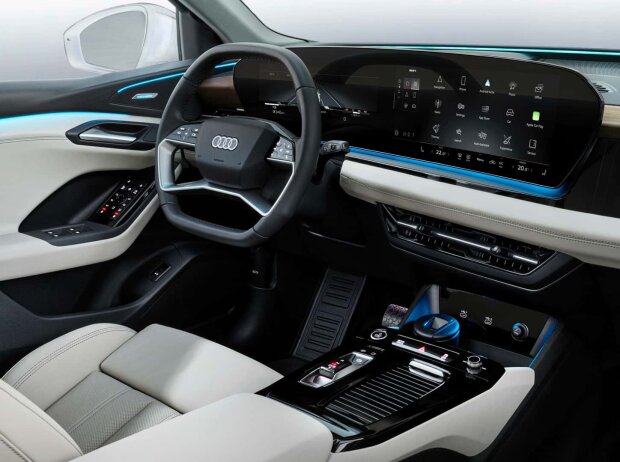 Audi Q6 e-tron (2024): Das Cockpit mit heller Innenausstattung