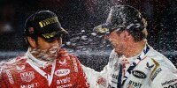 Sergio Perez und Max Verstappen jubeln auf dem Formel-1-Podium in Las Vegas