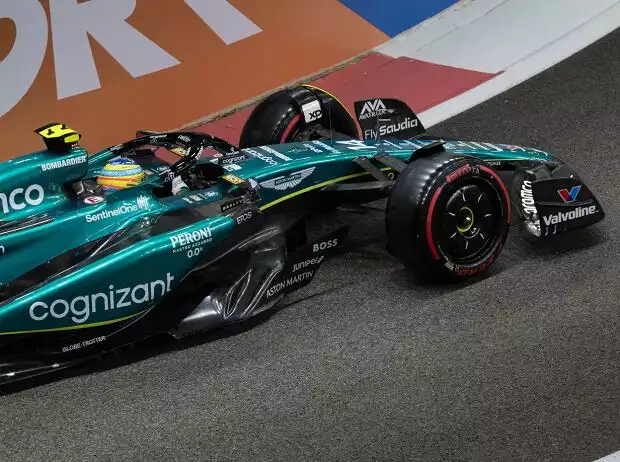 Fernando Alonso im Aston Martin AMR23 beim Formel-1-Qualifying in Abu Dhabi 2023 Titel-Bild zur News: Fernando Alonso im Aston Martin AMR23 beim Formel-1-Qualifying in Abu Dhabi 2023