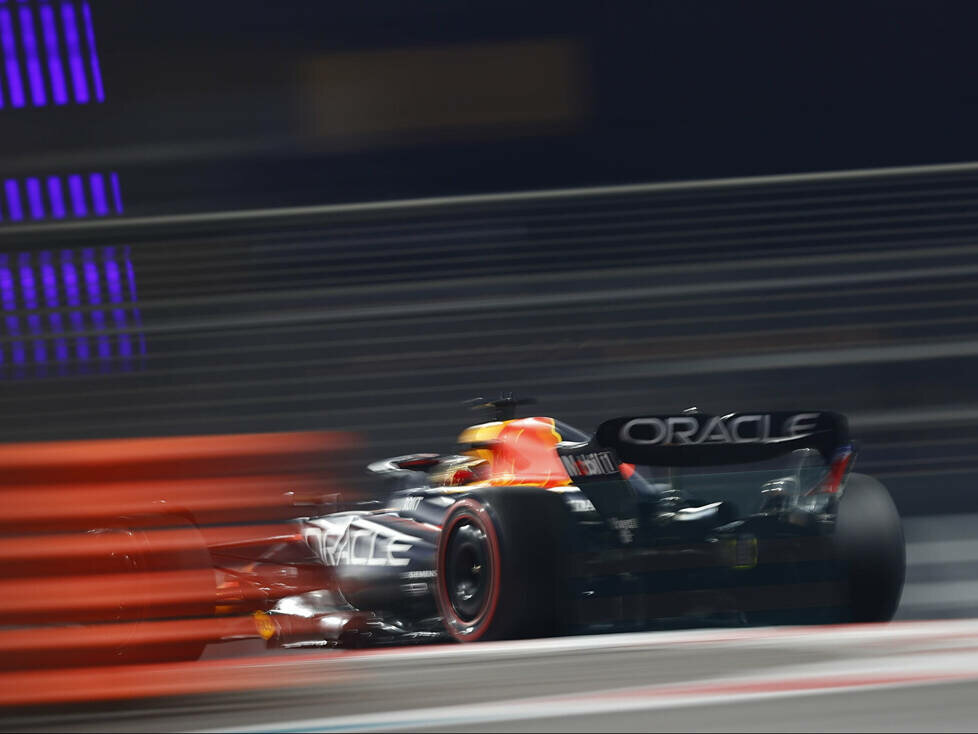 Max Verstappen (Red Bull RB19) im Training zum Formel-1-Rennen in Abu Dhabi 2023