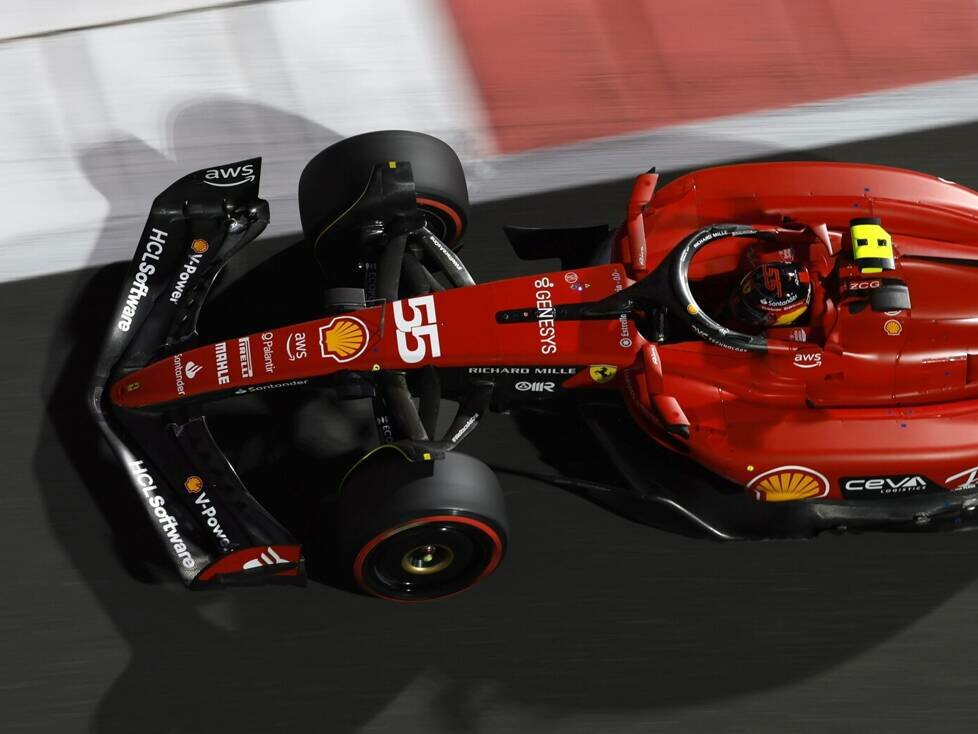 Carlos Sainz im Ferrari SF-23 beim Formel-1-Qualifying in Abu Dhabi 2023
