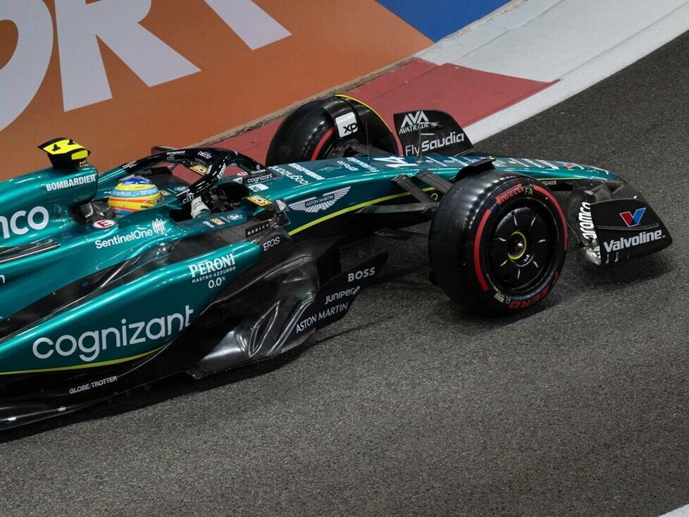 Fernando Alonso im Aston Martin AMR23 beim Formel-1-Qualifying in Abu Dhabi 2023