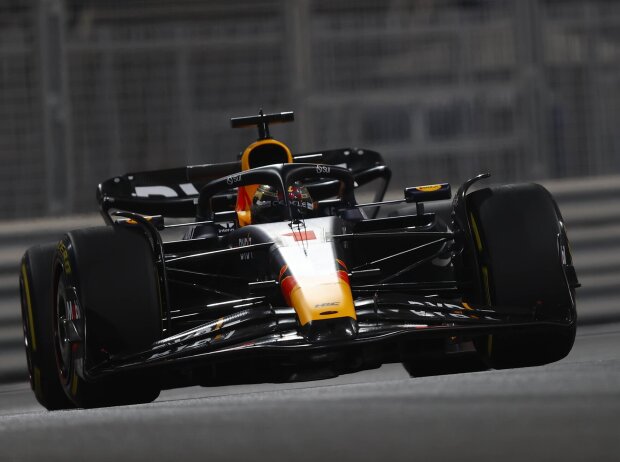 Titel-Bild zur News: Max Verstappen (Red Bull RB19) beim Formel-1-Rennen in Abu Dhabi 2023
