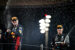 Max Verstappen (Red Bull) und George Russell (Mercedes) 