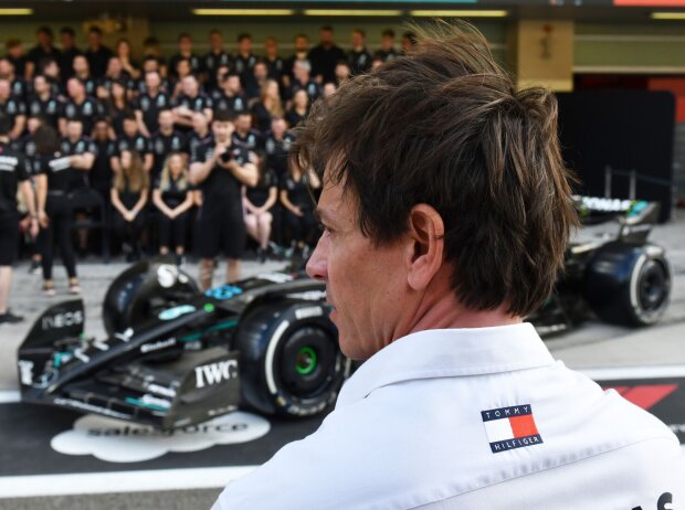 Toto Wolff und der Mercedes W14 aus der Formel-1-Saison 2023