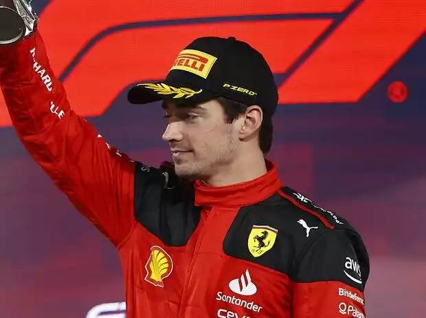 Charles Leclerc auf dem Formel-1-Podium in Abu Dhabi Titel-Bild zur News: Charles Leclerc auf dem Formel-1-Podium in Abu Dhabi