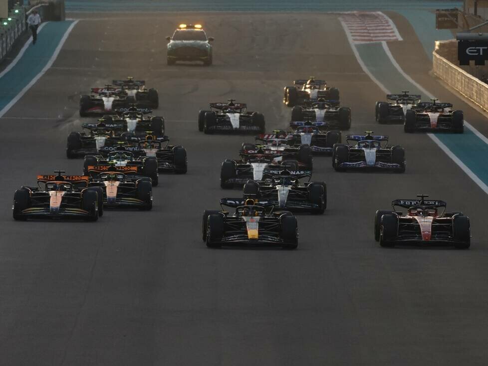 Start zum Formel-1-Finale 2023 beim Grand Prix von Abu Dhabi